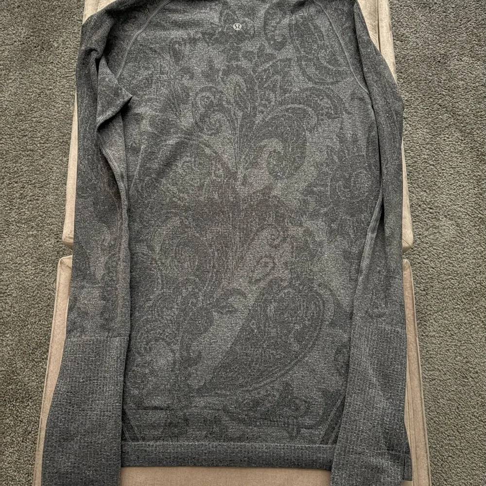 Lululemon Gray Long Sleeve Pattern Swiftly - Picture 2 of 5